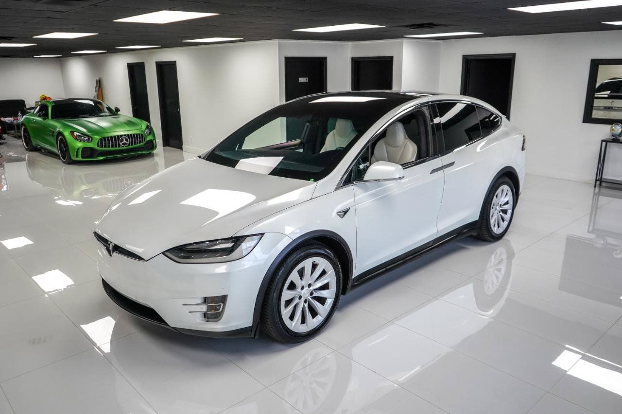 Used 2017 Tesla Model X 90D AWD/4WD image 2