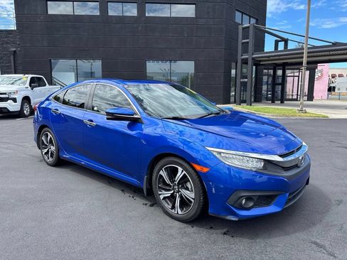 Used 2016 Honda Civic Touring image 2