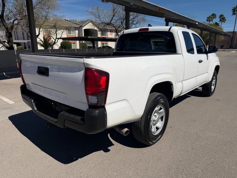 Used 2018 Toyota Tacoma SR image 8