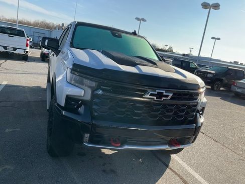 Used 2022 Chevrolet Silverado 1500 ZR2 w/ Technology Package image 2