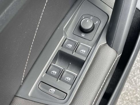 Used 2023 Volkswagen Tiguan SE image 6