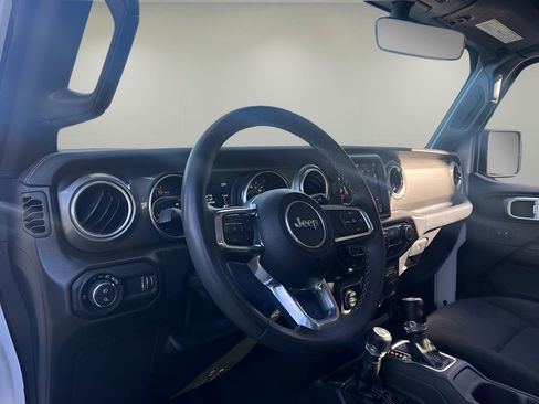 Used 2023 Jeep Gladiator Overland image 13