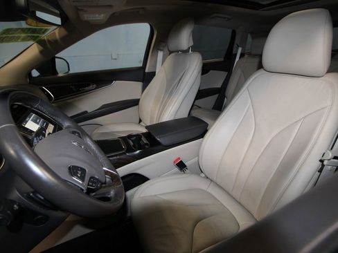 Used 2016 Lincoln MKX Reserve w/ Driver Assistance Package image 4