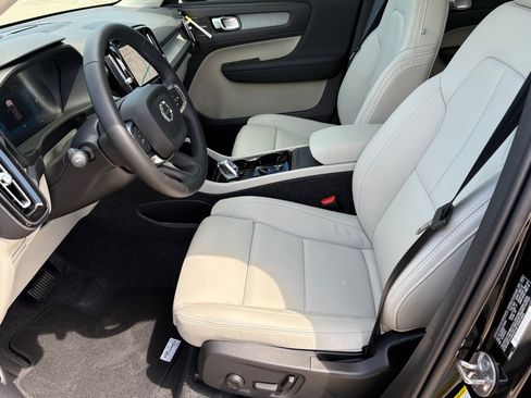 New 2026 Volvo XC40 B5 Ultra w/ Climate Package image 19