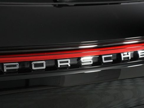 Certified 2026 Porsche Macan AWD/4WD image 22