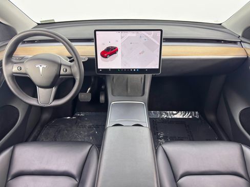 Used 2022 Tesla Model Y Long Range image 13