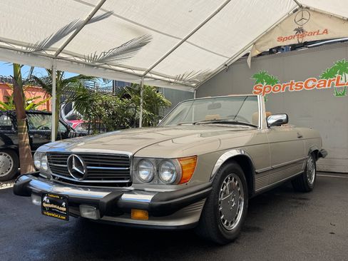 Used 1988 Mercedes-Benz 560 SL image 2
