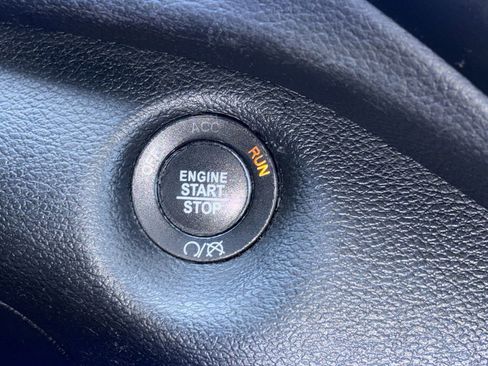 Used 2019 Jeep Cherokee Limited AWD/4WD image 18