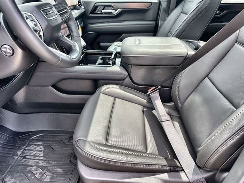 New 2026 GMC Yukon Denali w/ Denali Reserve Package AWD/4WD image 24