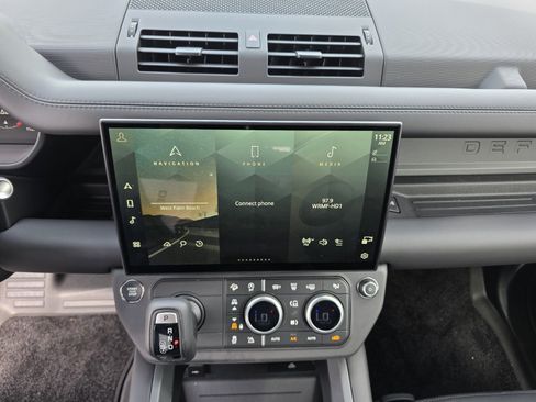 New 2026 Land Rover Defender 90 X-Dynamic SE AWD/4WD image 17