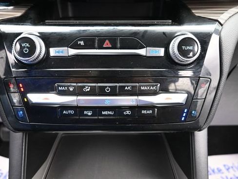 Used 2023 Ford Explorer Limited w/ Equipment Group 301A AWD/4WD image 17