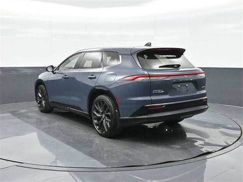 Used 2025 Toyota Crown Signia Limited image 8