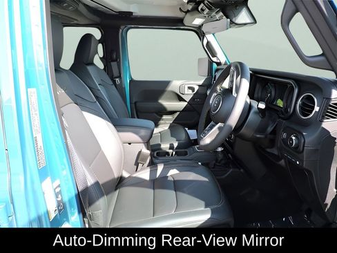 New 2024 Jeep Wrangler Unlimited Sahara w/ Technology Group AWD/4WD image 36