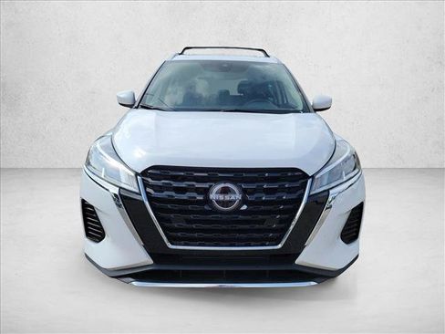 Used 2024 Nissan Kicks SV w/ Interior Electronics Package FWD image 2