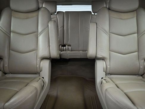 Used 2018 Cadillac Escalade ESV Luxury image 34