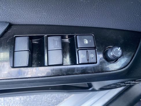 Used 2022 Toyota Prius LE image 34