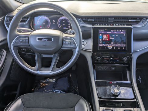 Used 2023 Jeep Grand Cherokee L Laredo image 28