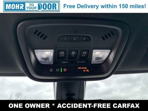 Used 2022 Chevrolet Traverse LT w/ LT Premium Package image 24