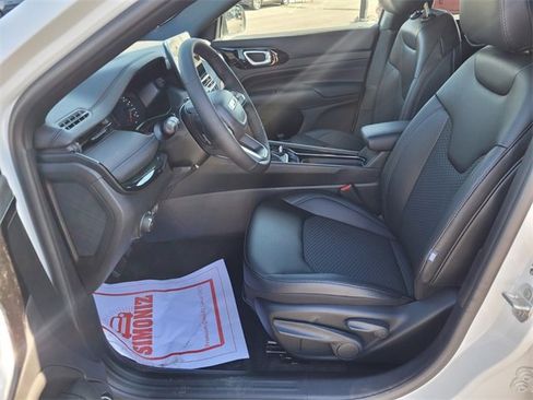 New 2025 Jeep Compass Latitude w/ Altitude Special Edition image 13