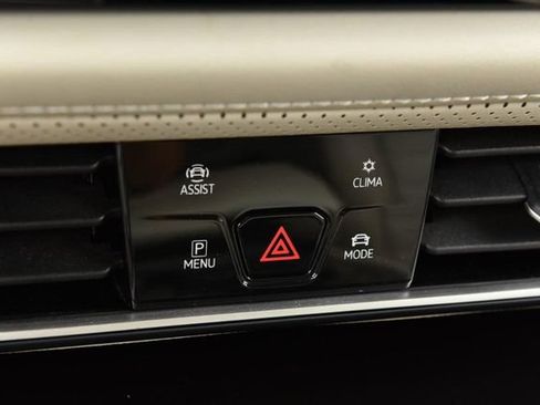 Used 2024 Volkswagen Atlas SEL AWD/4WD image 15
