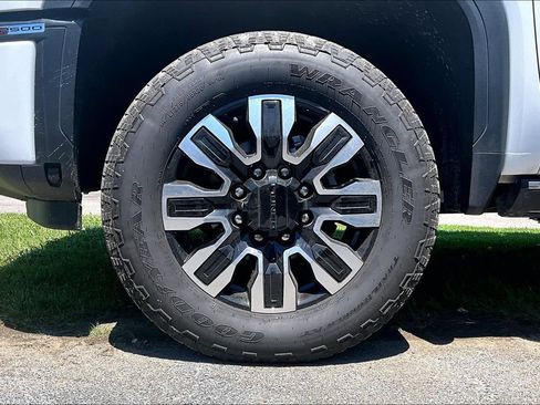Used 2024 GMC Sierra 2500 Denali Ultimate AWD/4WD image 2