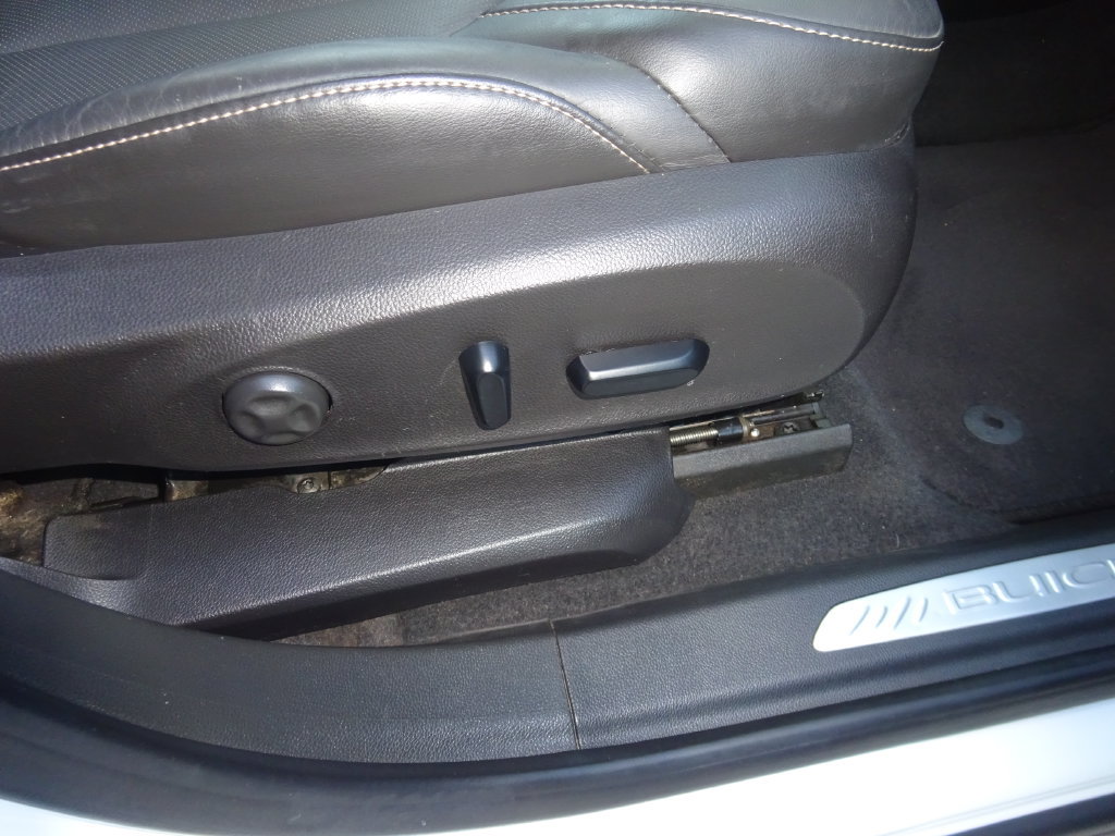 Certified 2017 Buick Envision Essence FWD image 29