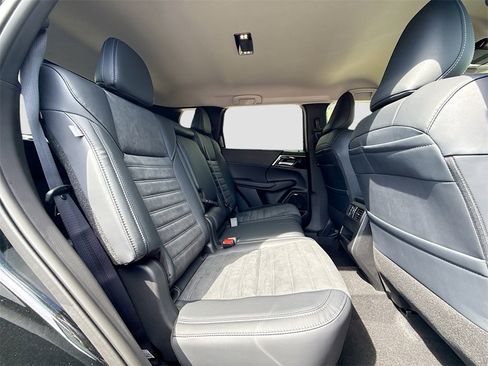 New 2025 Mitsubishi Outlander SE image 26