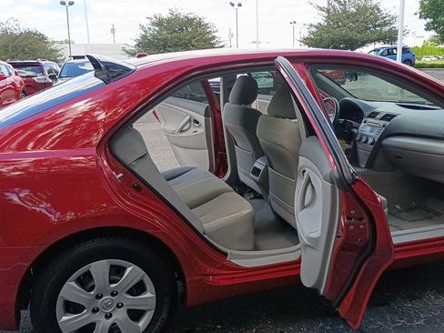 Used 2010 Toyota Camry LE FWD image 13