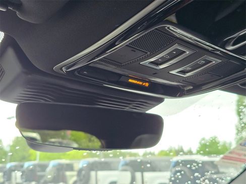 New 2026 Land Rover Range Rover Velar Dynamic SE image 16