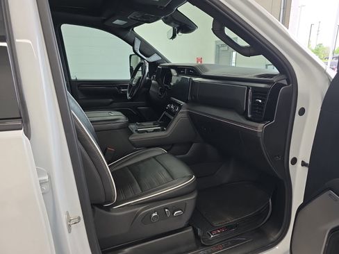 Used 2024 GMC Sierra 2500 AT4X image 9