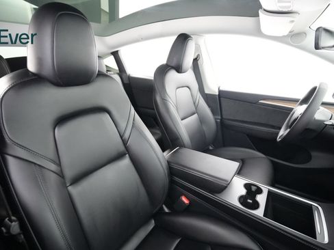 Used 2024 Tesla Model Y Long Range RWD image 23