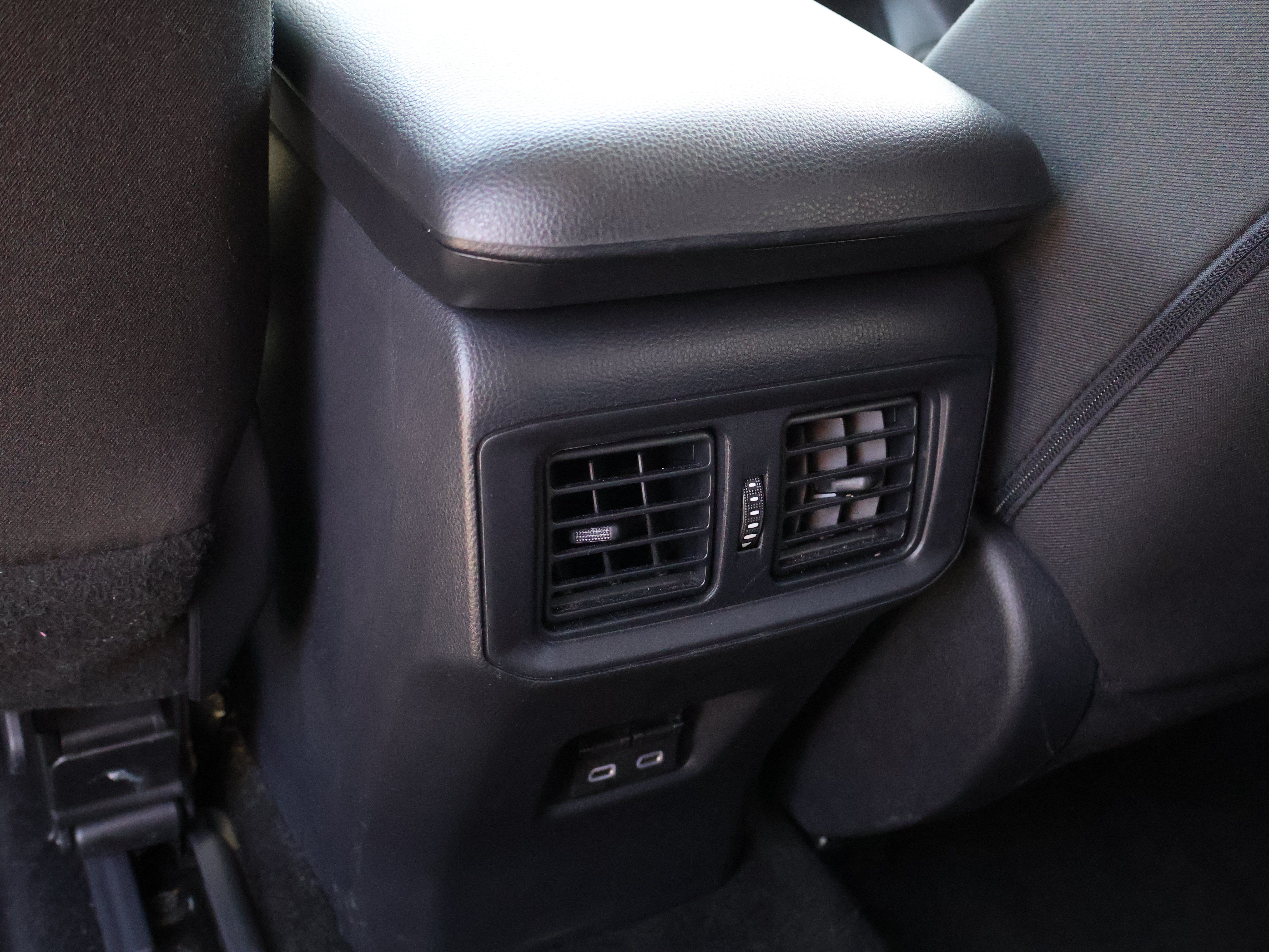 Used 2025 Toyota RAV4 XLE AWD/4WD image 17