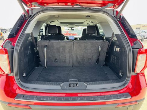 Used 2024 Ford Explorer XLT w/ Equipment Group 202A image 30