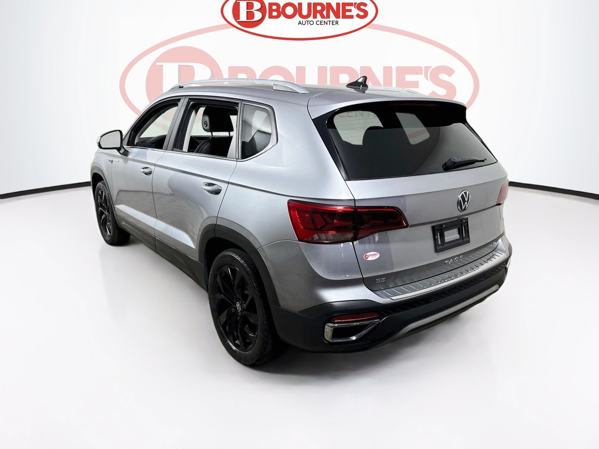 Used 2023 Volkswagen Taos SE w/ Black Wheel Package AWD/4WD image 8