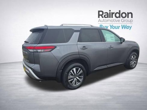 New 2025 Nissan Pathfinder SL image 9
