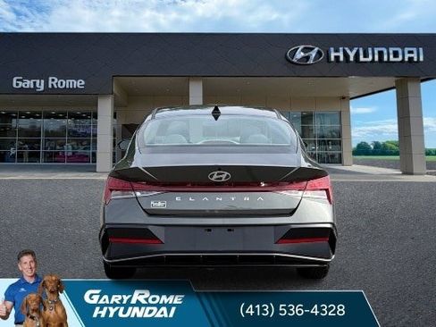 Used 2024 Hyundai Elantra SEL w/ Convenience Package FWD image 12