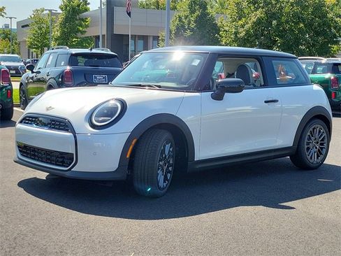 Used 2025 MINI Cooper 2-Door Hardtop image 3
