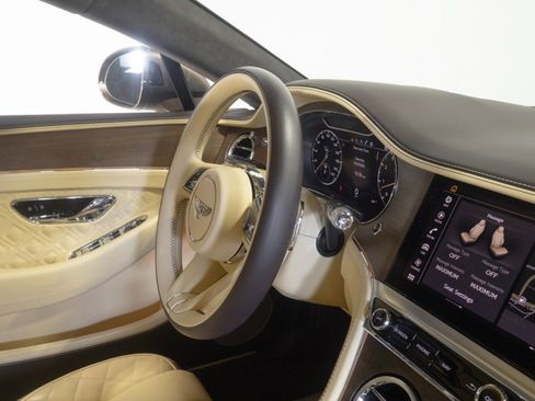 Used 2022 Bentley Continental GT AWD/4WD image 46