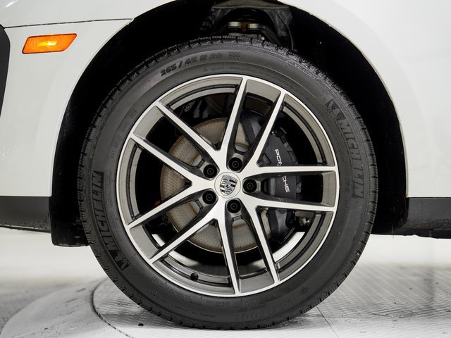 Certified 2026 Porsche Macan AWD/4WD image 30