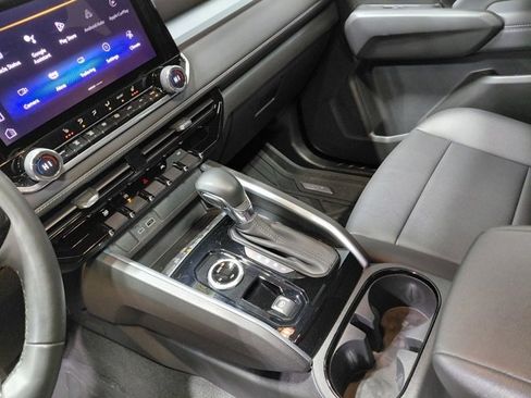 Used 2024 Chevrolet Colorado LT w/ LT Convenience Package III image 33