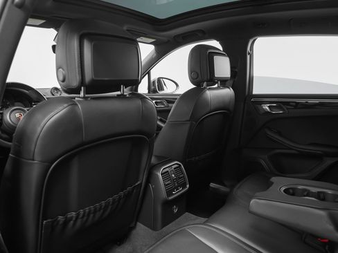 Certified 2023 Porsche Macan Turbo AWD/4WD image 42