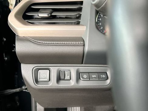 Used 2023 GMC Acadia Denali w/ Denali Ultimate Package AWD/4WD image 18