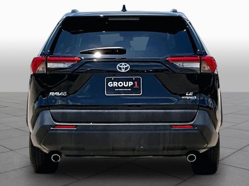 Used 2024 Toyota RAV4 LE AWD/4WD image 5