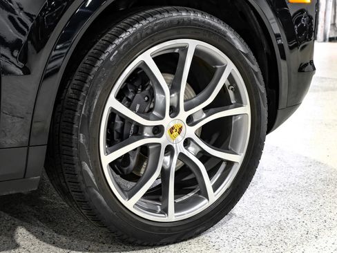 Used 2019 Porsche Cayenne Sport Utility 4D image 60