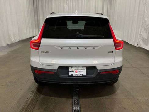 Used 2024 Volvo XC40 B5 Core AWD/4WD image 5