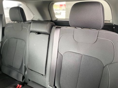 Used 2023 Jeep Grand Cherokee Laredo RWD image 29