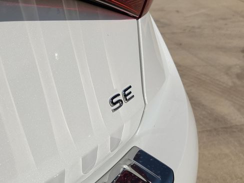 Certified 2025 Volkswagen Jetta SE w/ Sunroof Package FWD image 10