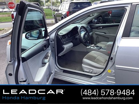 Used 2013 Toyota Camry XLE w/ Leather Pkg FWD image 13