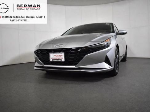 Used 2022 Hyundai Elantra SEL w/ Preferred Accessory Package FWD image 1