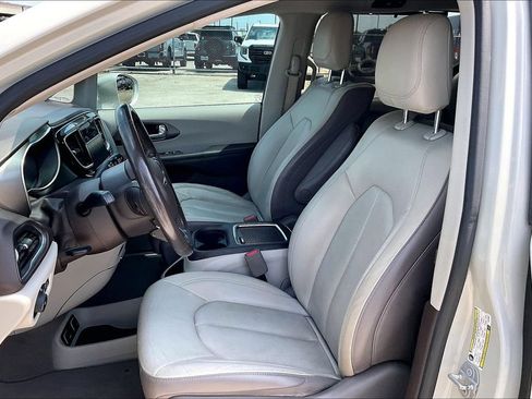 Certified 2019 Chrysler Pacifica Touring-L Plus FWD image 18